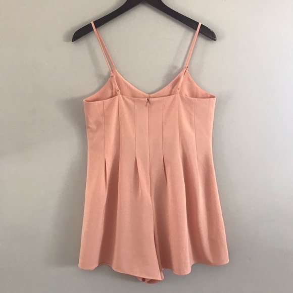 Jealous Tomato | Peach Pleated Romper | Small - Picture 4 of 8